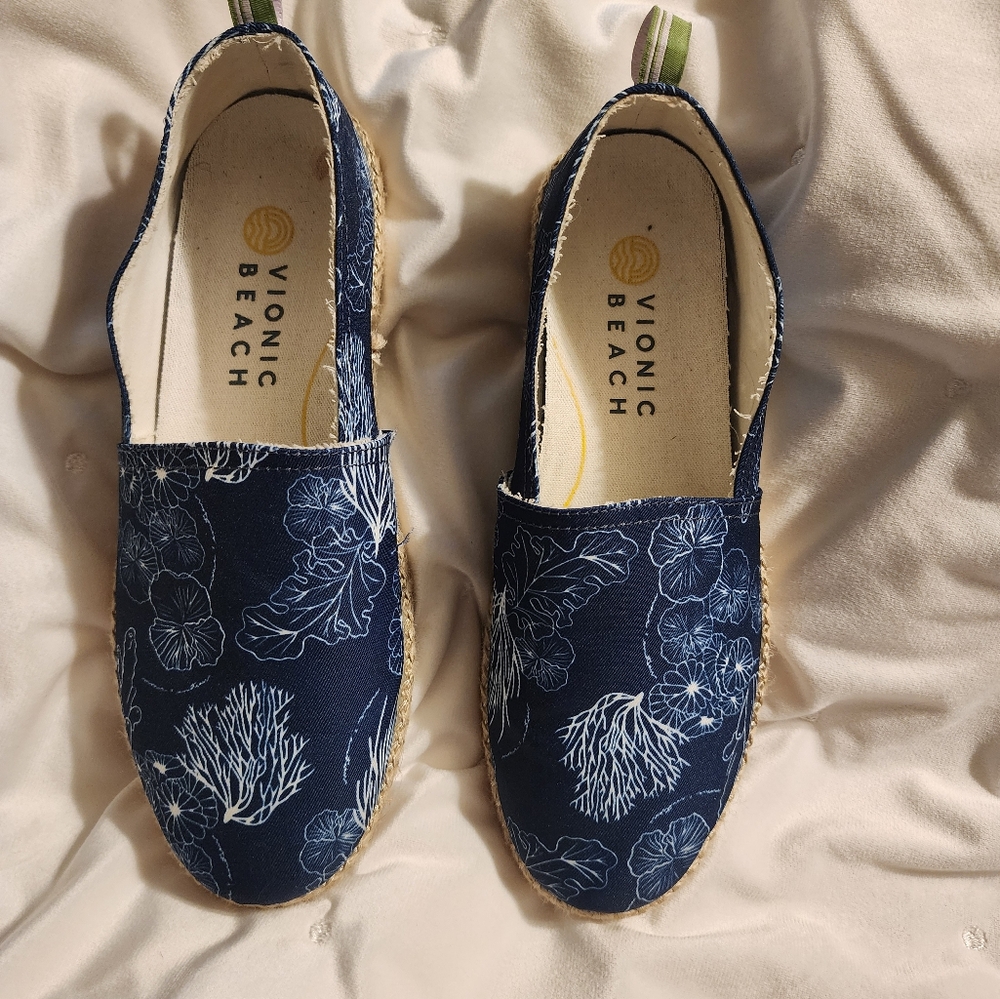 Vionic Beach Navy Blue & White Floral Shoes - Picture 2 of 6